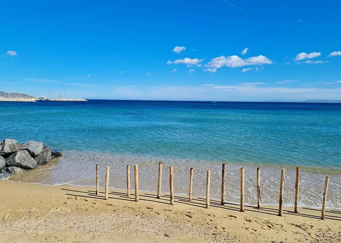 Climatisé 2 Pièces Avec Terrasse Et Parking Au Lavandou - Fr-1-251-854 Appartement Le Lavandou