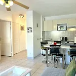 Apartment Climatise 2 Pieces Avec Terrasse Et Parking Au Lavandou - Fr-1-251-854 Le Lavandou