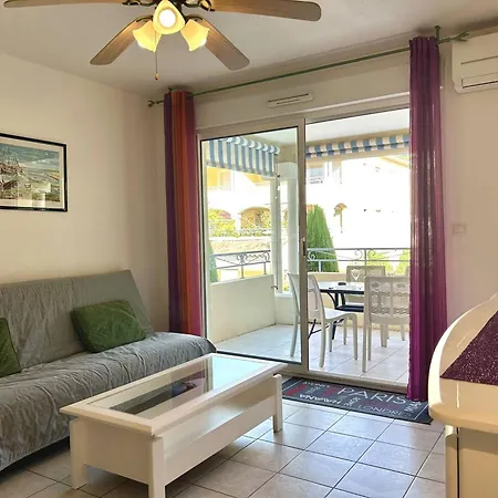 Διαμέρισμα Climatise 2 Pieces Avec Terrasse Et Parking Au Lavandou